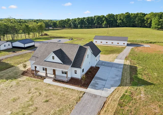 Photo 3 of Single family home for sale at 2797 Unionville Rd, Chapel Hill, TN 37034 | MLS# 3155847 | Listing updated on 2026-10-03