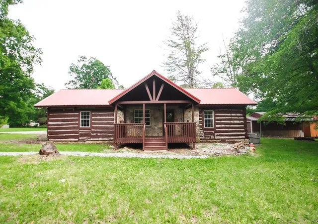 Homes for sale in Sparta, TN | 210 Kingwood Dr, Sparta, TN 38583 | MLS# 3152602