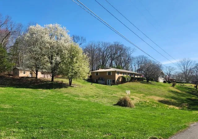 Homes for sale in Niota, TN | 310 Hill Top Dr, Niota, TN 37826 | MLS# 3193946