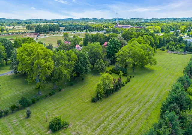 Photo 3 of Single family home for sale at 1112 Franklin Rd, Brentwood, TN 37027 | MLS# 3164768 | Listing updated on 2026-03-30