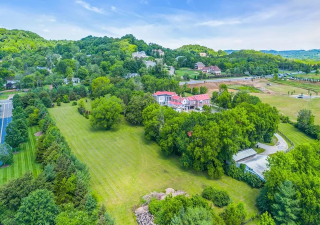 Photo 4 of Single family home for sale at 1112 Franklin Rd, Brentwood, TN 37027 | MLS# 3164768 | Listing updated on 2026-03-30