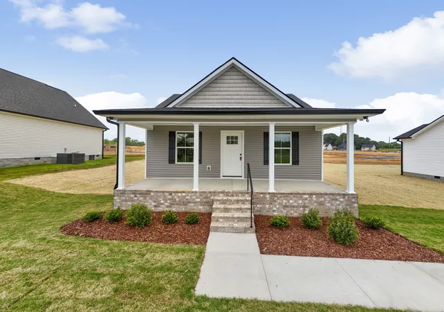 Photo 1 of Single family home for sale at 935 Wilkie St N, Mc Ewen, TN 37101 | MLS# 3152422 | Listing updated on 2026-07-15