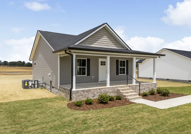 Photo 2 of Single family home for sale at 935 Wilkie St N, Mc Ewen, TN 37101 | MLS# 3152422 | Listing updated on 2026-07-15