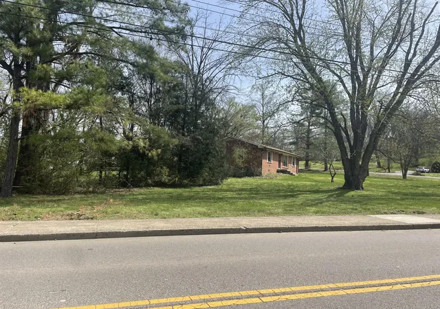 3rd image of 701 Shawnee Dr, Nashville, TN 37205 | MLS# 3155149