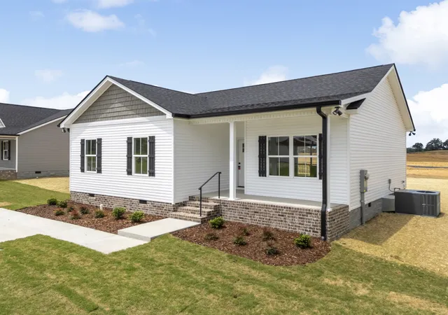 Homes for sale in Mc Ewen, TN | 945 Wilkie St N, Mc Ewen, TN 37101 | MLS# 3152432