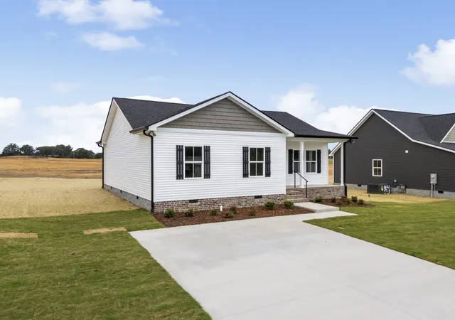 Homes for sale in Mc Ewen, TN | 945 Wilkie St N, Mc Ewen, TN 37101 | MLS# 3152432