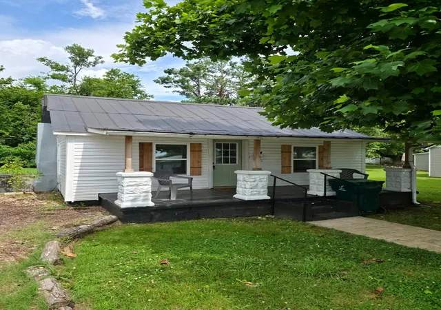 Homes for sale in Hohenwald, TN | 219 Cedar St, Hohenwald, TN 38462 | MLS# 3154811