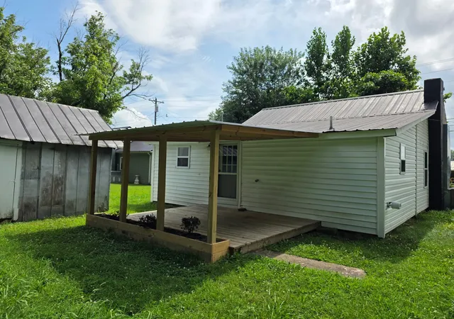 Homes for sale in Hohenwald, TN | 219 Cedar St, Hohenwald, TN 38462 | MLS# 3154811