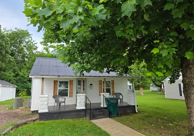Homes for sale in Hohenwald, TN | 219 Cedar St, Hohenwald, TN 38462 | MLS# 3154811