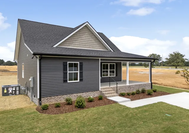 Homes for sale in Mc Ewen, TN | 955 Wilkie St N, Mc Ewen, TN 37101 | MLS# 3152448