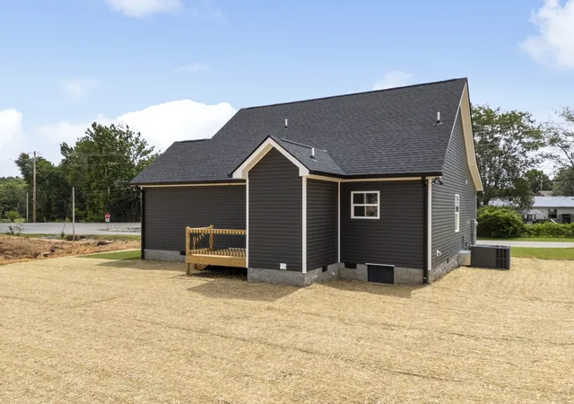 Homes for sale in Mc Ewen, TN | 955 Wilkie St N, Mc Ewen, TN 37101 | MLS# 3152448