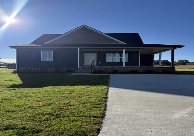 Single family home for sale at 16 Old Stage Rd, Mc Ewen, TN 37101 | MLS# 3152546