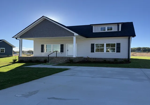 Single family home for sale at 25 Old Stage Rd, Mc Ewen, TN 37101 | MLS# 3152548