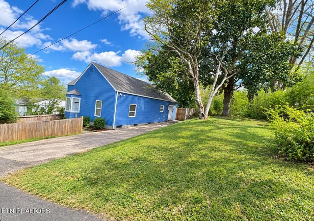 Photo 1 of Single family home for sale at 1900 Victoria Ave, Knoxville, TN 37915 | MLS# 3593047 | Listing updated on 2026-10-23