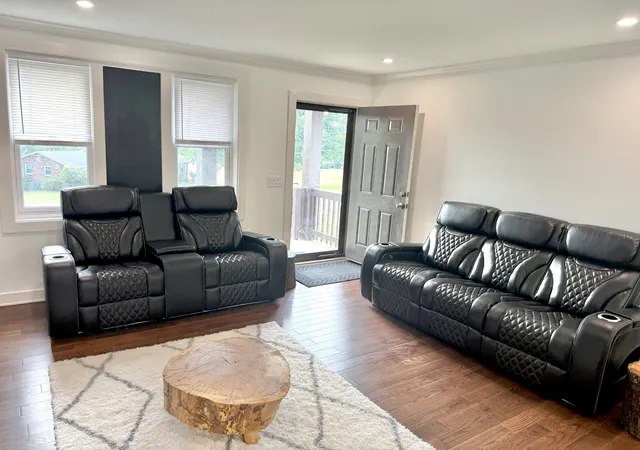 Photo 3 of Single family home for sale at 233 Riverwood Dr, Hendersonville, TN 37075 | MLS# 3542909 | Listing updated on 2026-09-07