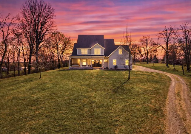 2nd image of 126 Laurelwood Dr, Shelbyville, TN 37160 | MLS# 3155668