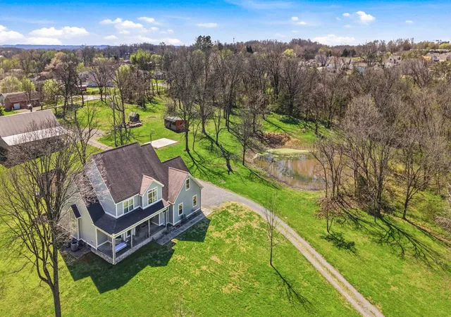 3rd image of 126 Laurelwood Dr, Shelbyville, TN 37160 | MLS# 3155668