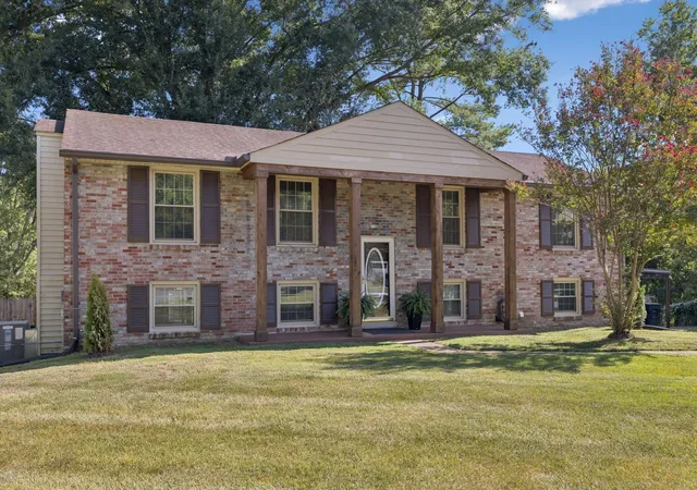 Photo 3 of Single family home for sale at 205 Overcrest Ct, Nashville, TN 37211 | MLS# 3155645 | Listing updated on 2026-08-22