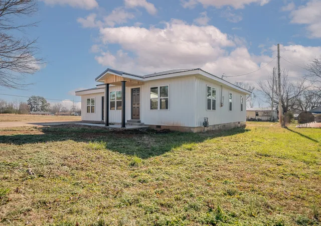 Homes for sale in Lawrenceburg, TN | 301 Simpson St, Lawrenceburg, TN 38464 | MLS# 3169010