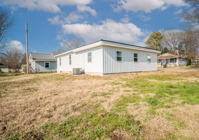 Homes for sale in Lawrenceburg, TN | 301 Simpson St, Lawrenceburg, TN 38464 | MLS# 3169010
