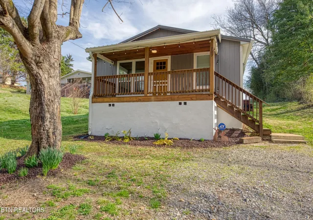 Photo 1 of Single family home for sale at 703 N D St, Lenoir City, TN 37771 | MLS# 3615736 | Listing updated on 2026-10-09