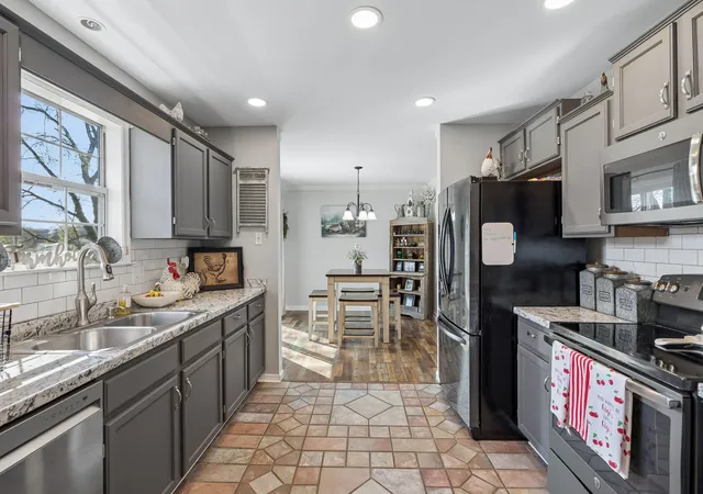Photo 3 of Single family home for sale at 2910 Edge Park Ct, Columbia, TN 38401 | MLS# 3155164 | Listing updated on 2026-08-09
