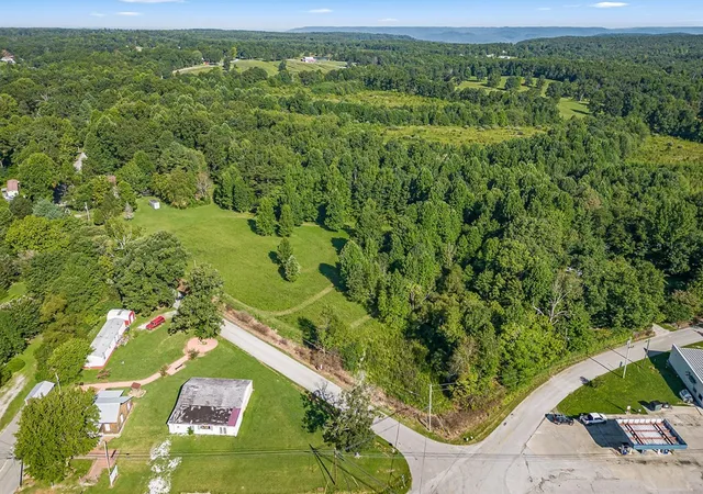 Photo 4 of House for sale at 5445 Coal Bank Rd, Sparta, TN 38583 | MLS# 3154921 | Listing updated on 2026-03-19