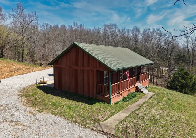 Photo 4 of Single family home for sale at 2300 Bear Crk Rd, Vanleer, TN 37181 | MLS# 3155586 | Listing updated on 2026-09-16