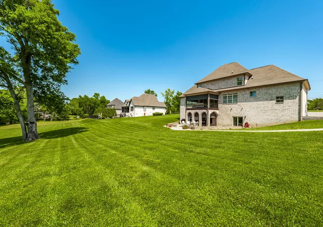 Photo 3 of Mansion for sale at 872 Douglas Bnd Rd, Gallatin, TN 37066 | MLS# 3180575 | Listing updated on 2026-08-20