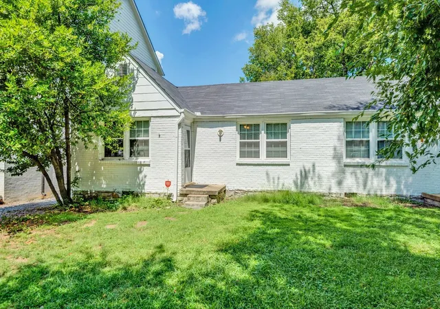 Photo 2 of Sale Pending at 1904 Warfield Dr, Nashville, TN 37215 | MLS# 3155717 | Listing updated on 2026-10-01