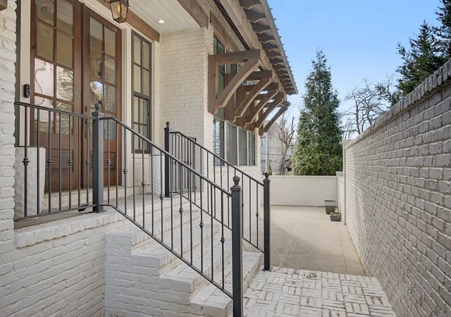 2nd image of 2030 Castleman Dr, Nashville, TN 37215 | MLS# 3155356