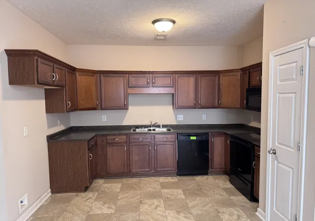 Photo 3 of Sale Pending at 3741 Meadow Ridge Ln, Clarksville, TN 37040 | MLS# 3155198 | Listing updated on 2026-08-03