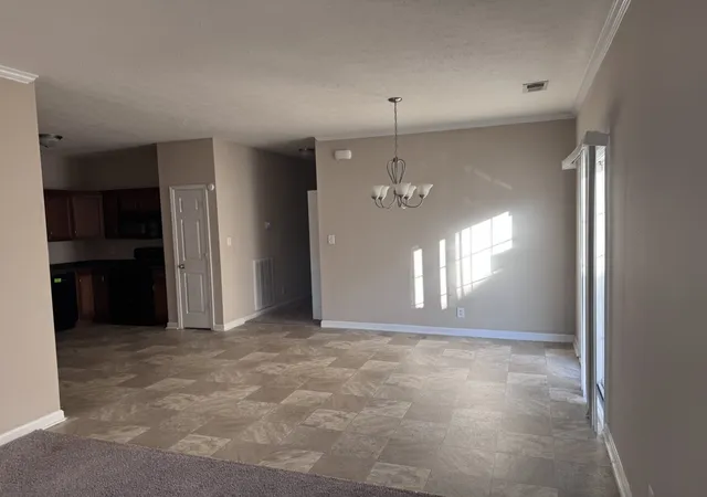 Listing Photo 4 - Condo for sale in building located at 3741 Mdw Ridge Ln, Clarksville, TN 37040