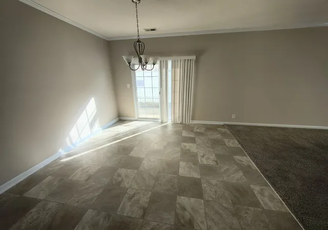Listing Photo 5 - Condo for sale in building located at 3741 Mdw Ridge Ln, Clarksville, TN 37040