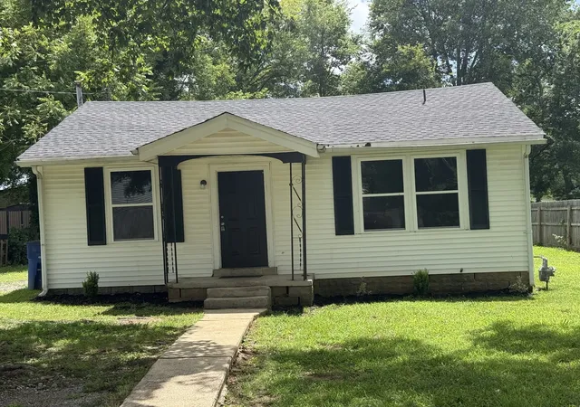 1st image of 244 E Cedar St, Shelbyville, TN 37160 | MLS# 3155249