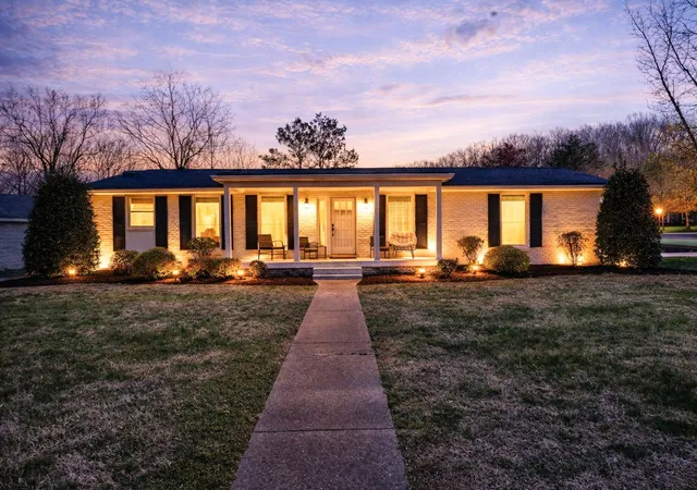 2nd image of 900 Neuhoff Ln, Nashville, TN 37205 | MLS# 3160011