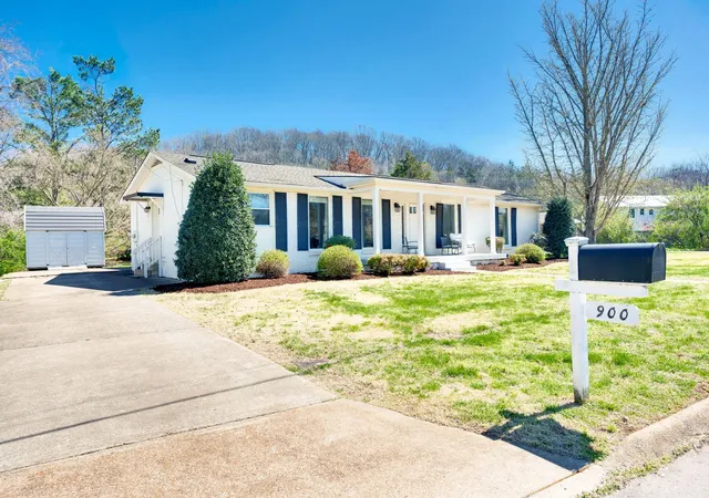3rd image of 900 Neuhoff Ln, Nashville, TN 37205 | MLS# 3160011
