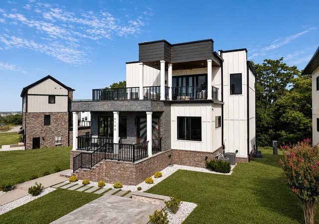 Photo 2 of Single family home for sale at 6108 Hill Cir, Nashville, TN 37209 | MLS# 3510952 | Listing updated on 2026-09-01