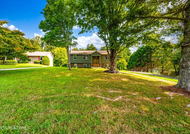 Photo 2 of Sale Pending at 1205 Hoss Rd, Powell, TN 37849 | MLS# 3270239 | Listing updated on 2026-09-22