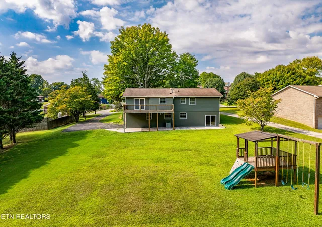 Photo 3 of Sale Pending at 1205 Hoss Rd, Powell, TN 37849 | MLS# 3270239 | Listing updated on 2026-09-22