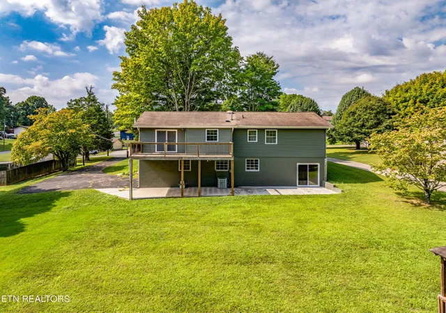 Photo 3 of Sale Pending at 1205 Hoss Rd, Powell, TN 37849 | MLS# 3270239 | Listing updated on 2026-09-22