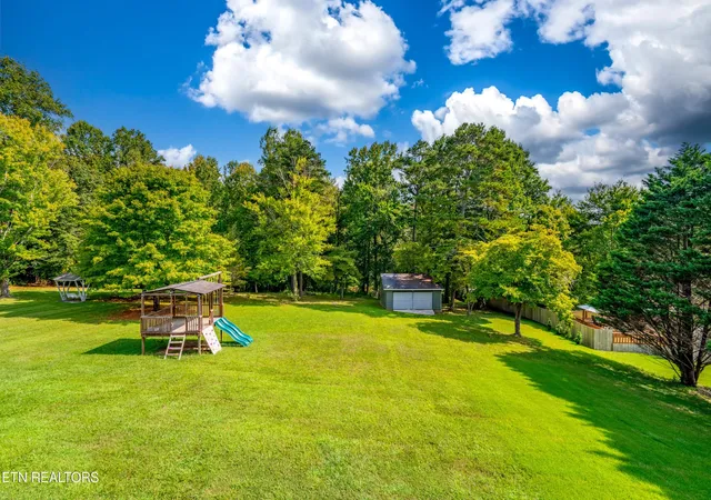 Photo 4 of Sale Pending at 1205 Hoss Rd, Powell, TN 37849 | MLS# 3270239 | Listing updated on 2026-09-22