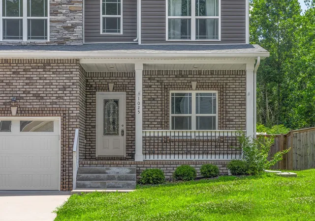 Photo 3 of Single family home for sale at 1025 Brightwood Ct, Clarksville, TN 37043 | MLS# 3155997 | Listing updated on 2026-07-03