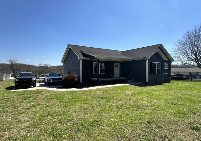 Photo 3 of Single family home for sale at 1016 Northside Dr, Dickson, TN 37055 | MLS# 3156436 | Listing updated on 2026-10-02
