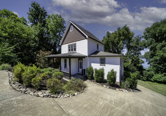 Photo 1 of Single family home for sale at 369 Fanning Bnd Dr, Winchester, TN 37398 | MLS# 3158870 | Listing updated on 2026-09-01