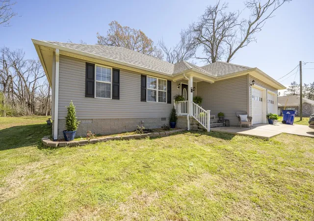 Homes for sale in Savannah, TN | 50 Perry Pl, Savannah, TN 38372 | MLS# 3156451