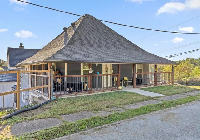 Homes for sale in Chattanooga, TN | 214 Houser Street, Chattanooga, TN 37405 | MLS# 3156525