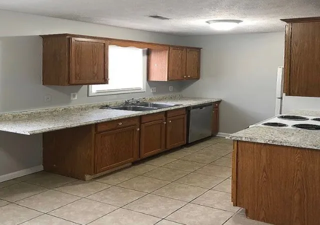 Listing Photo 4 - Condo for sale in building located at 1028 Merrick Dr, Richmond, KY 40475