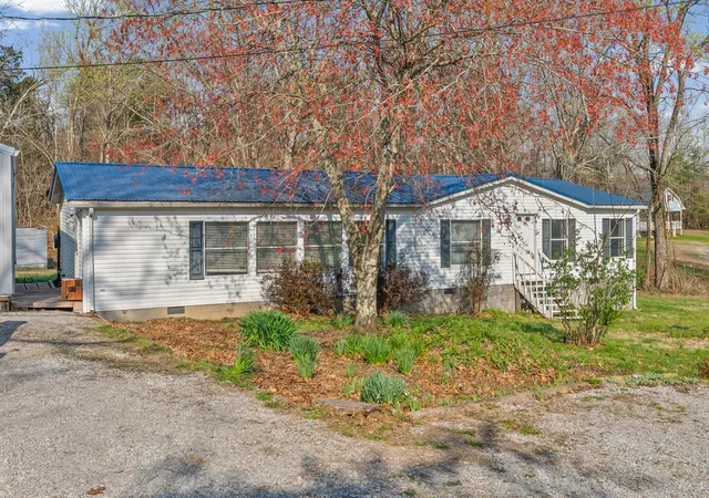 Homes for sale in Hopkinsville, KY | 7301 Madisonville Rd, Hopkinsville, KY 42240 | MLS# 3158597