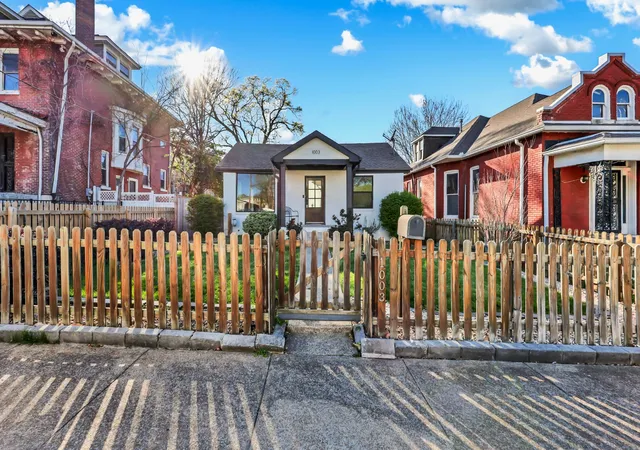 3rd image of 1003 Villa Pl, Nashville, TN 37212 | MLS# 3158550